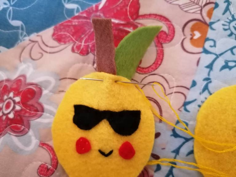 diy-apple-felt (10).jpeg