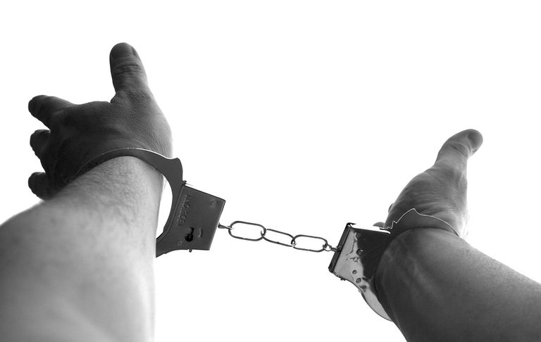 handcuffs-921290_1280.jpg