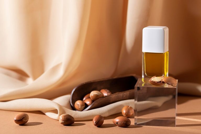 natural-argan-oil-composition_23-2149016631.jpg