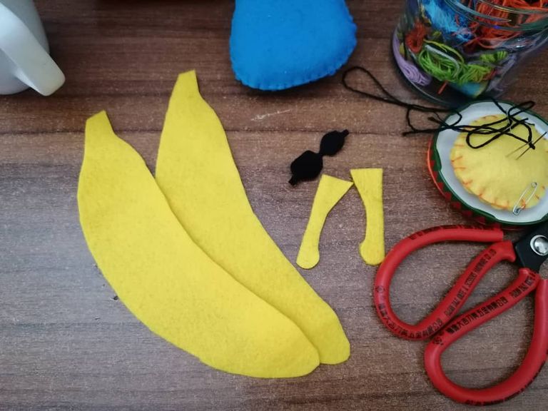 diy-felt-dollbanana (12).jpeg