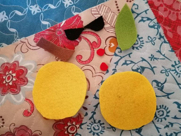 diy-apple-felt (16).jpeg