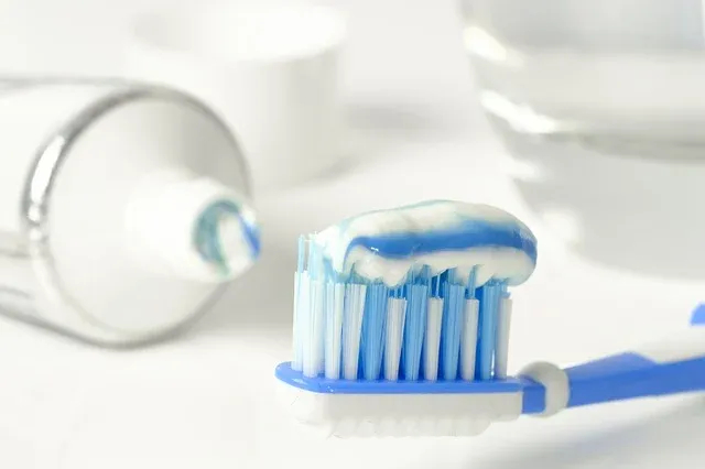 toothpaste-3067569_640.webp