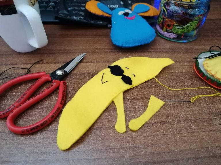 diy-felt-dollbanana (10).jpeg