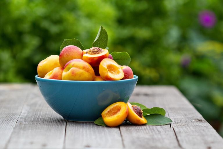 fresh-peaches-blue-bowl_661915-499.jpg