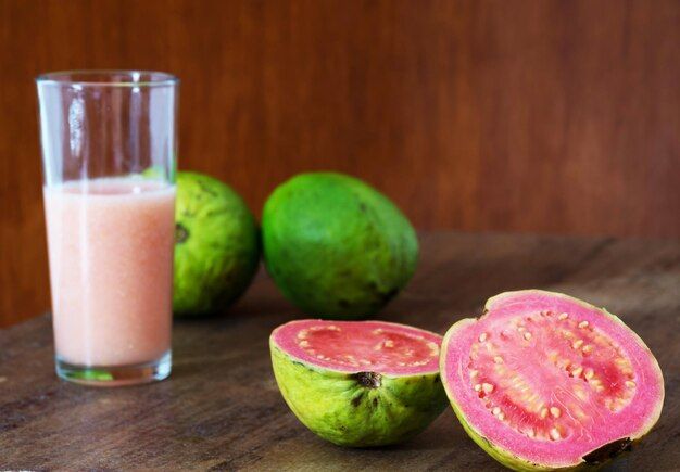 guava-halves-foreground-glass-with-juice-whole-guavas-blurred-background_623056-105.jpg