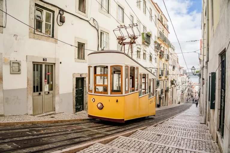 lisbon-8268841_1280.webp