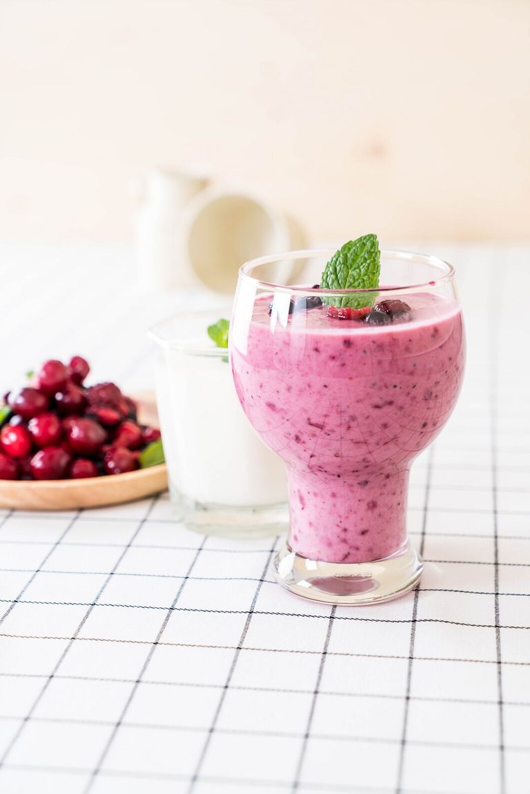 mixed-berries-with-yogurt-smoothies_1339-7919.jpg