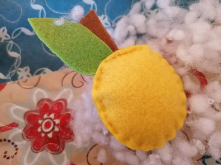 diy-apple-felt (3).jpeg