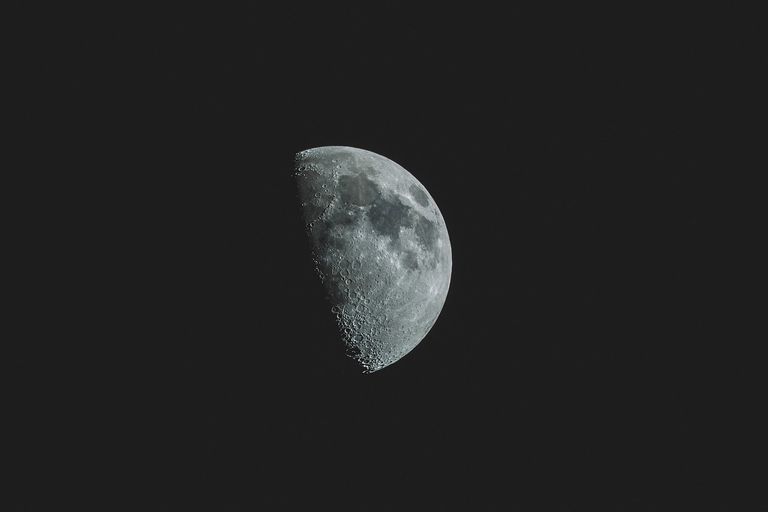 half-moon-1866821_1280.jpg