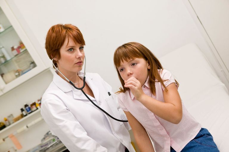 doctor-with-girl-in-examining-room-1892552.jpg