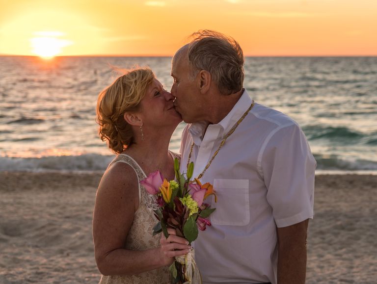 beachwedding1935136_1280.jpg