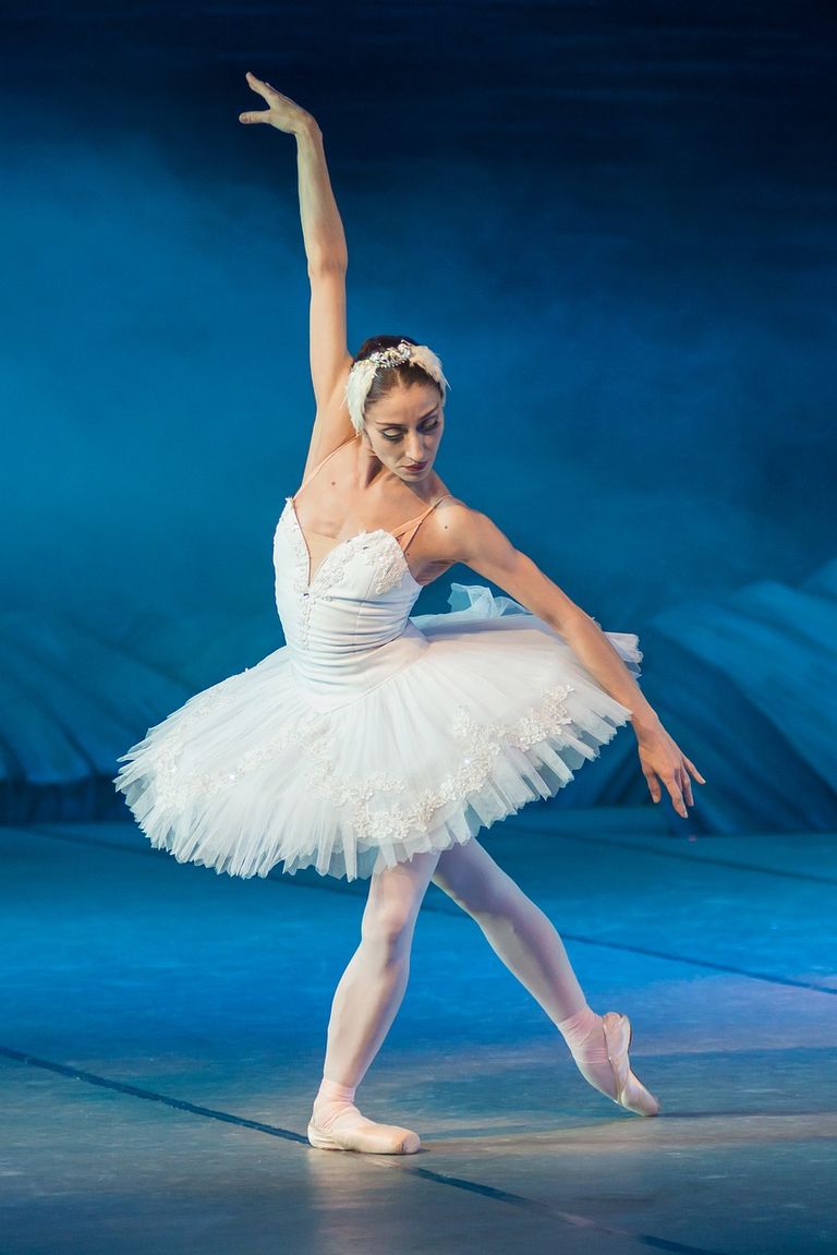 ballerina-2122473_1280.jpg