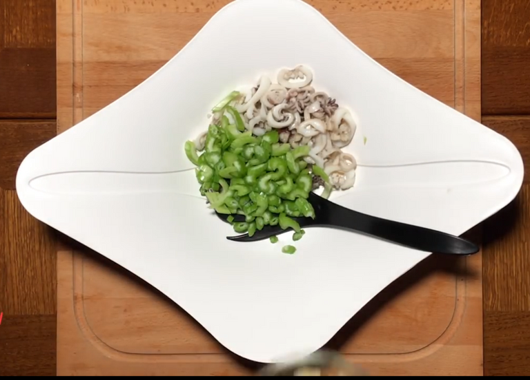 20-Cuttlefish-in-celery-salad-preparation.png