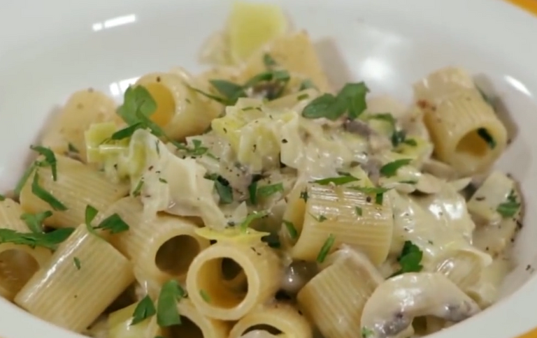 18-Half-sleeves-with-porcini-mushrooms-saffron-and-ricotta-cooking2.png