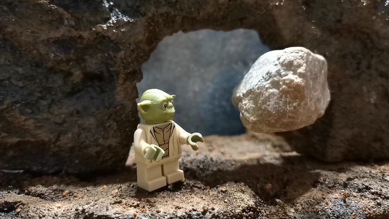 172809_jedi_yoda_moment_stone_levitation.jpg