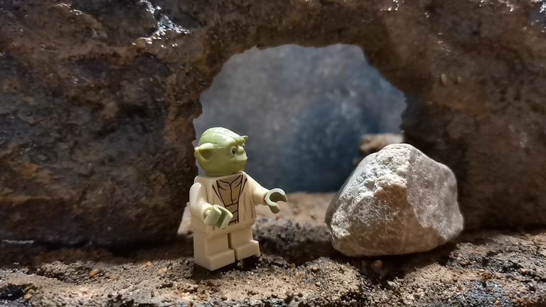 20220305_17280_jedi_yoda_stone_levitation.jpg