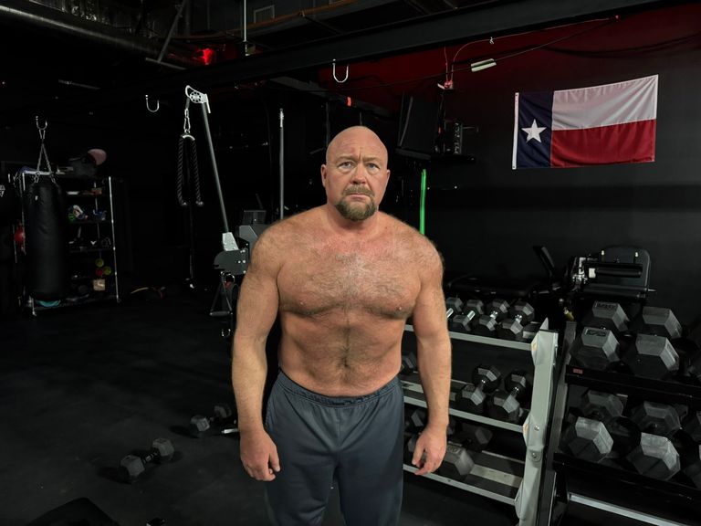 2025-02-03 - Monday - Alex Jones Body Gi3pt1aXAAAKA6T.jpeg