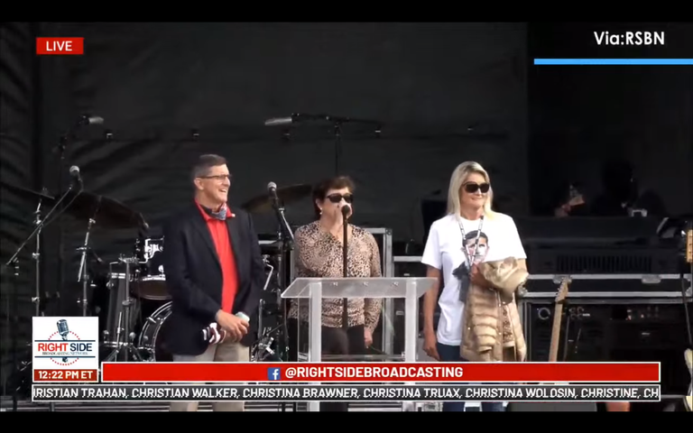 Screenshot at 2020-12-12 14:28:52 Flynn Family sing God Bless America.png