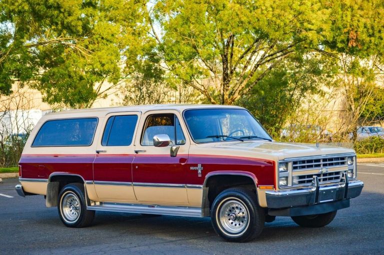 1985-chevy-suburban-4x4-62l-diesel-v8-with-only-85k-original-miles-9.jpg