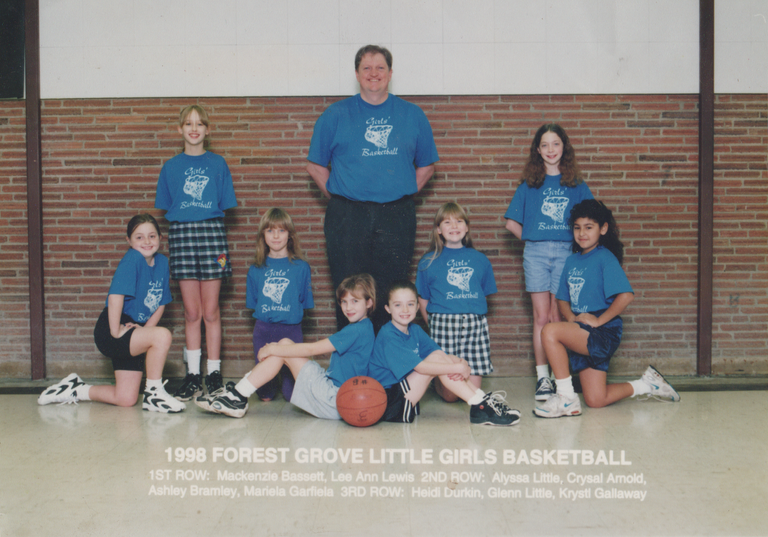 1998-01 - Girls Basketball - Crystal Arnold - Team Photo ok.png