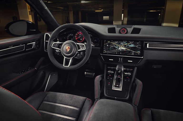 18-porsche-cayenne-gts-2020-interior.jpg