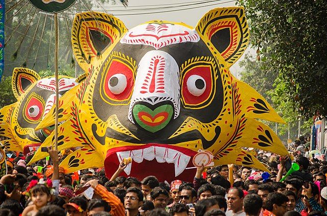 640px-Mangal_Shobhajatra_in_Dhaka.jpg