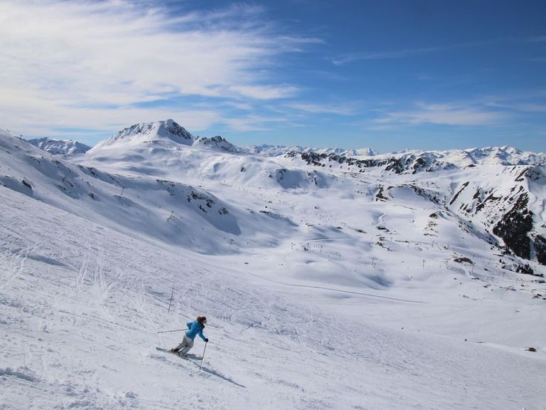 Skiing-throughout-Les-Arcs-is-easy-with-a-few-key-lifts-to-take-you-from-one-end-to-the-other.jpg