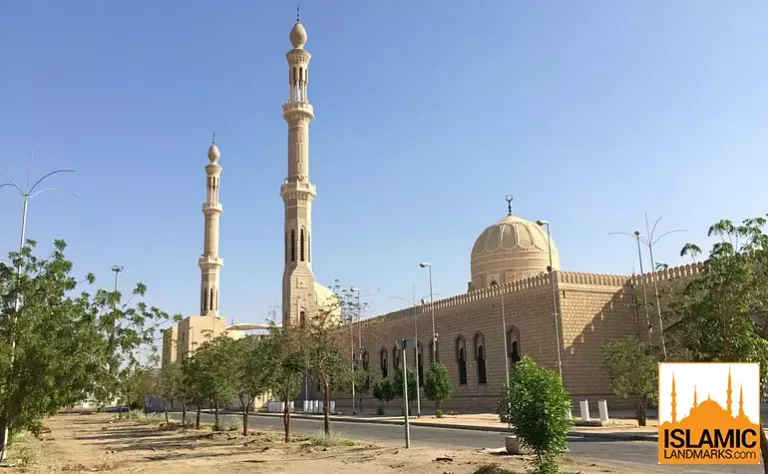 Masjid-Nimrah-front.webp