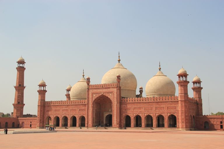 Badshahi_Mosque_front_picture.jpg