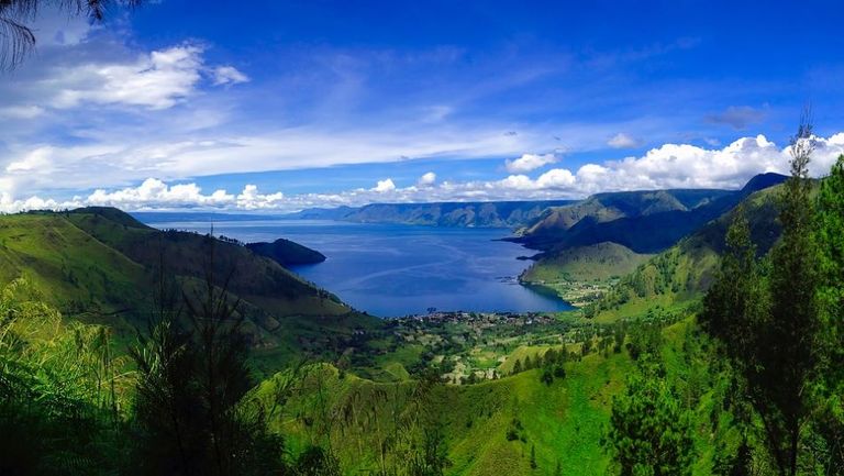 aklm3-keindahan-alam-Indonesia-Danau-Toba.jpg