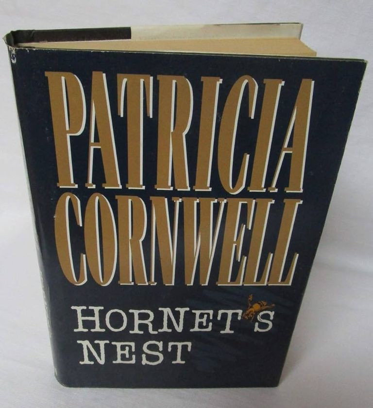 348.-El-Avispero-libro-Patricia-Cornwell-eng.jpg