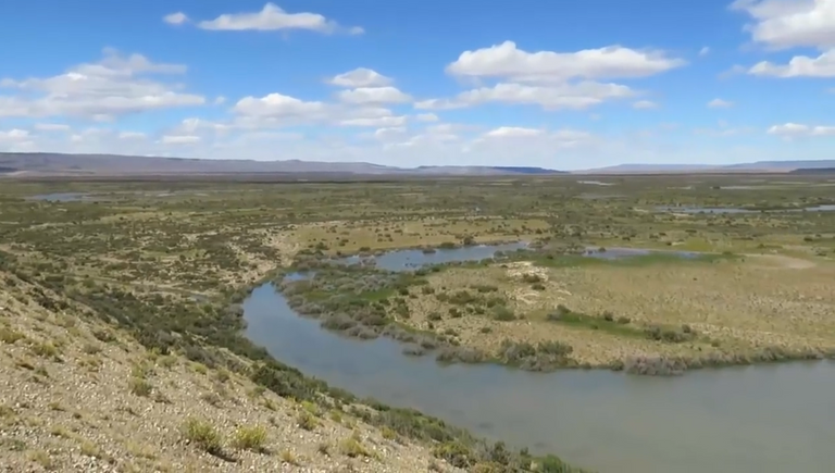 38.-La Ruta-40-14ma-valle-rio-pinturas.png