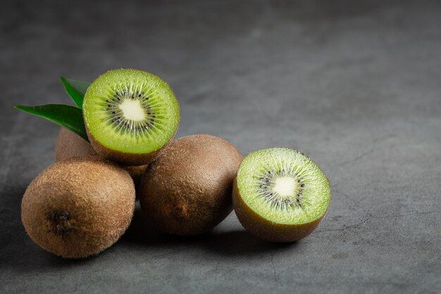 fresh-kiwi-cut-into-half-put-dark-floor_1150-28127.jpg