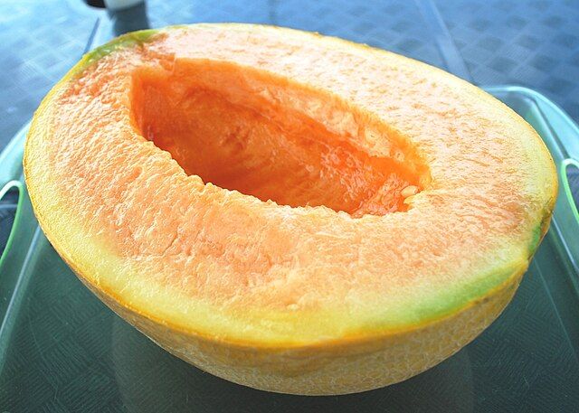 640px-Half_cut_of_Yubari_melon.JPG