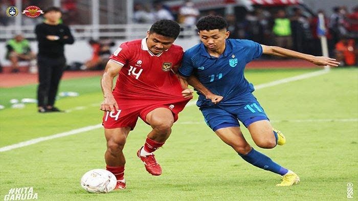 Timnas-Indonesia-Asnawi-duel-perebutan-bola325363737.jpg