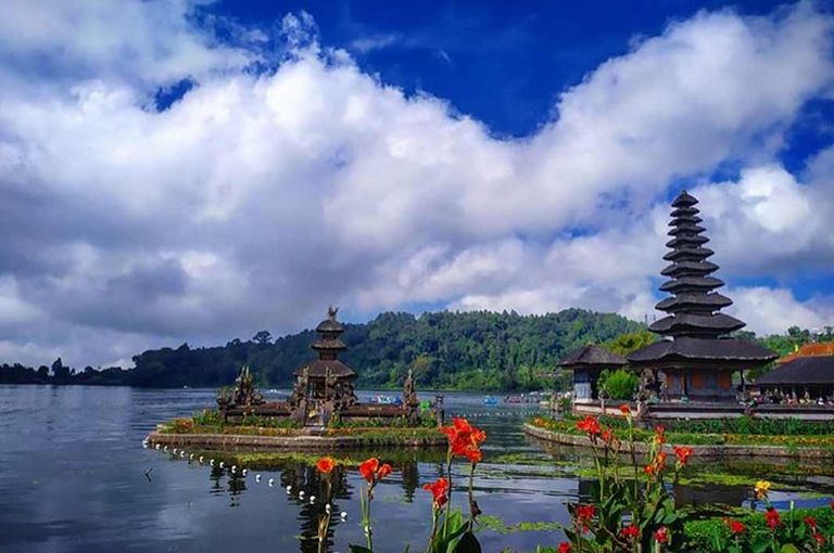 danau-beratan-bedugul-bali-1.jpg