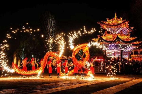 chinese-dragon-dance-by-night_thumb_m.jpg