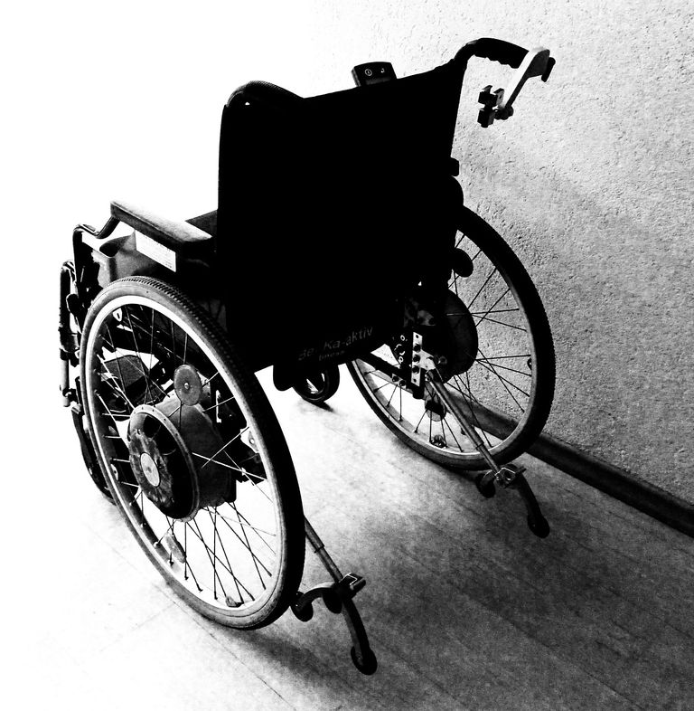 wheelchair-1589481_1280.jpg