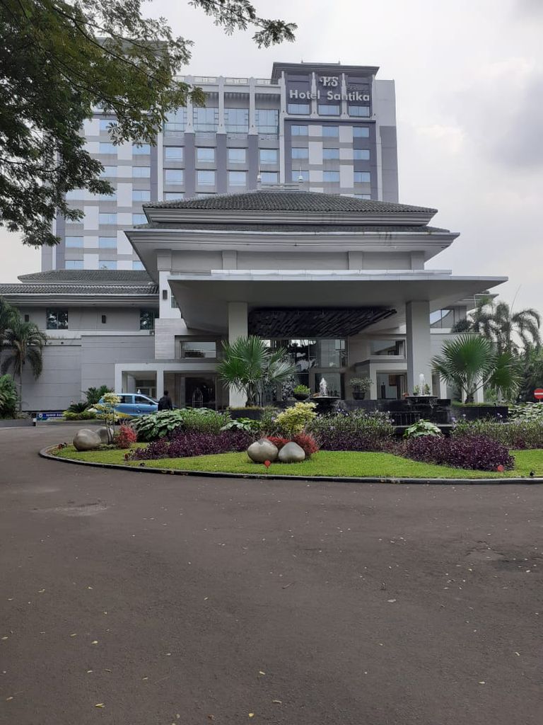 hotel santika.jpeg