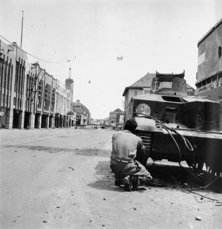 IWM-SE-5865-tank-Surabaya-19451127.jpg