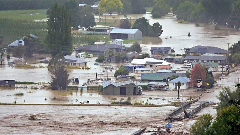 Heavy-flooding-landslides-in-New-Zealand-from-Cyclone-Gabriel-Emergency.jpg