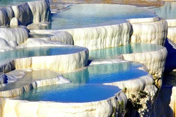 locuraviajes-los-10-mejores-paisajes-del-mundo-pamukkale-vistas-600x400.webp