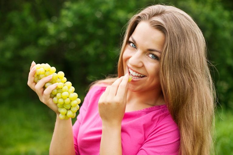 young-woman-with-grapes_329181-8783.jpg