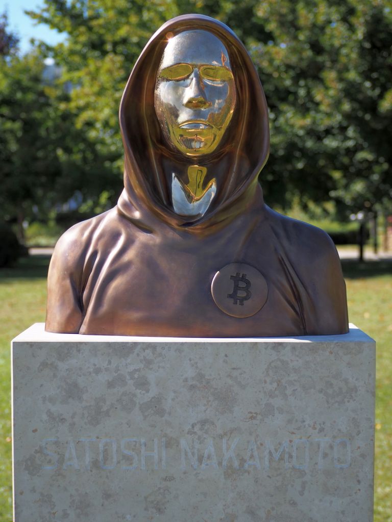 Bust_of_Satoshi_Nakamoto_in_Budapest.jpg