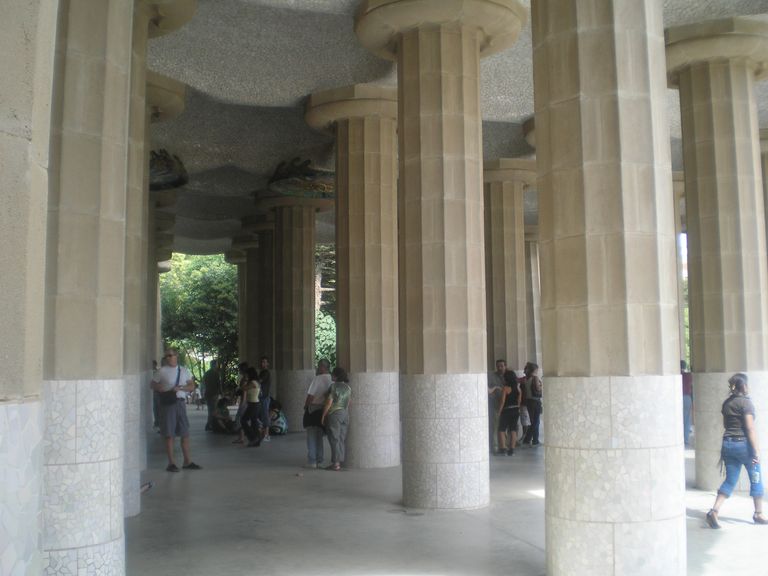 281.-Park-Guell-La sala de las 100 columnas barça 100.jpg