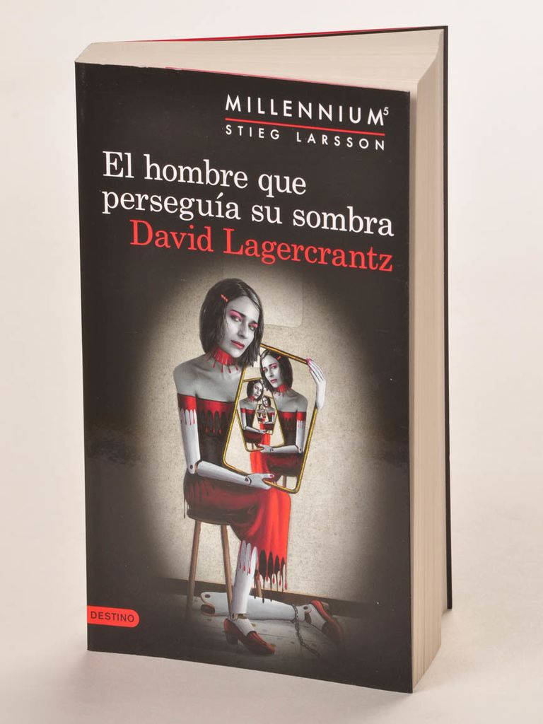 454.-El hombre que perseguia su propia sombra-Millenium-esp.jpg