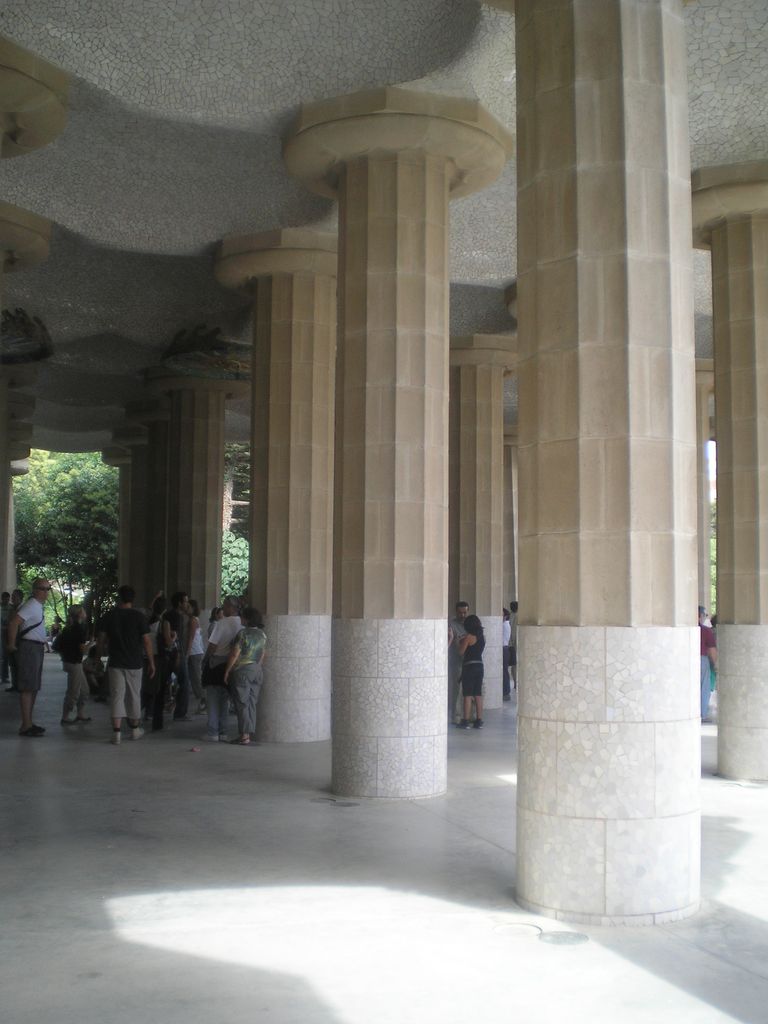 281.-Park-Guell-La sala de las 100 columnas barça 099.jpg