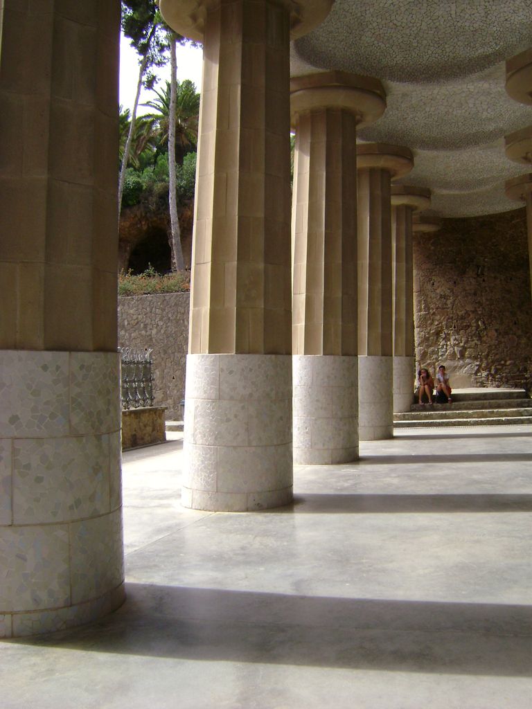 281.-Park-Guell-La sala de las 100 columnas DSC00813.JPG