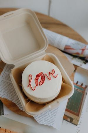 free-photo-of-cream-cake-with-love-word-on-the-top.jpeg