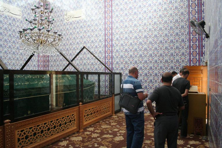 Noah-Mausoleum-Cizre-Turkey-August-2009-6.jpg